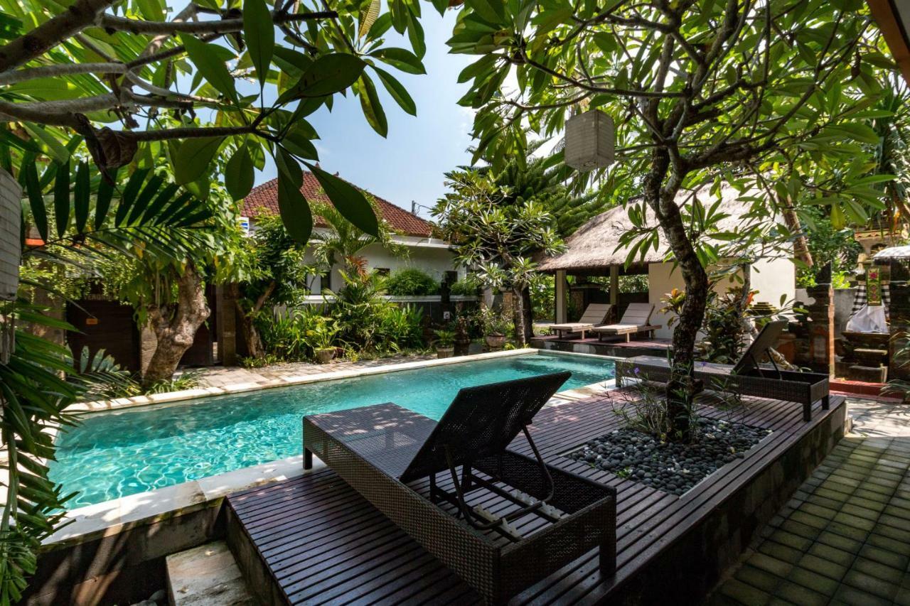 Eddys Cottages & Villa Legian Exterior foto