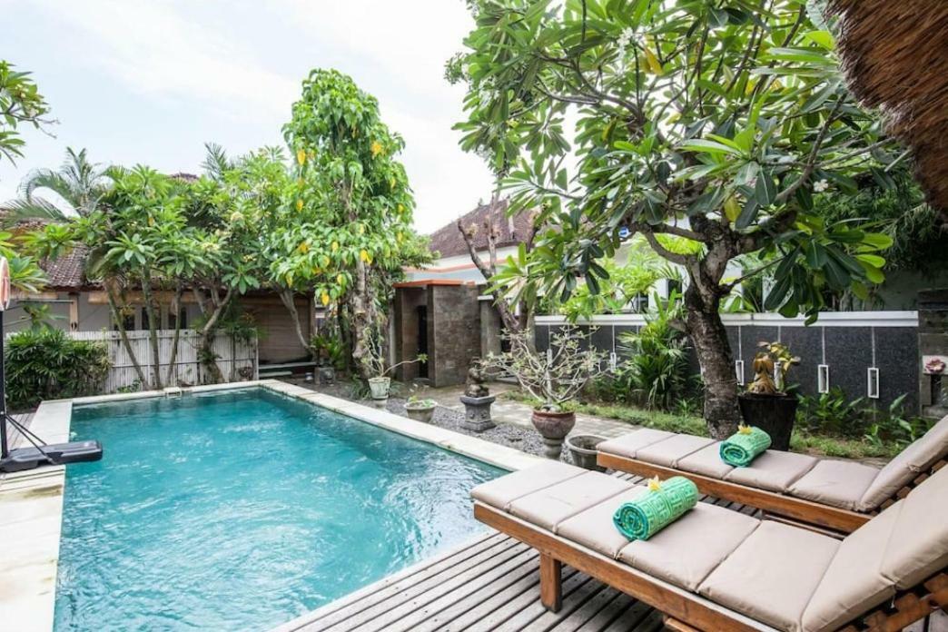Eddys Cottages & Villa Legian Exterior foto